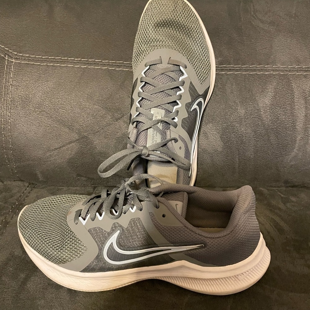 Nike women’s downshifter size 10